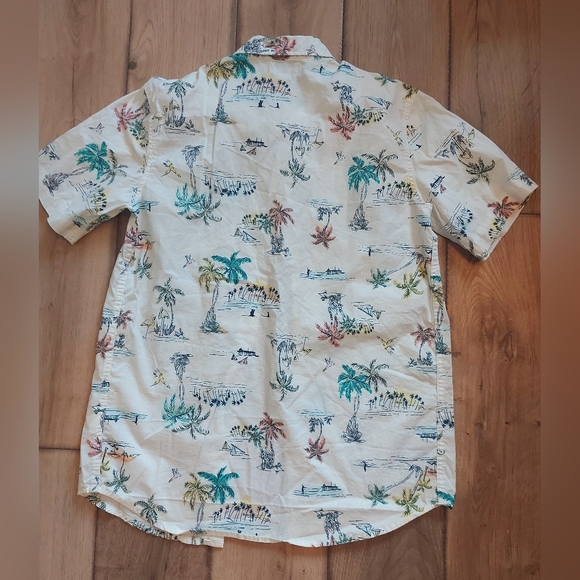 Old Navy boys button down Hawaiian style shirt - Picture 3 of 5
